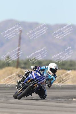 media/Oct-30-2025-Racers Edge (Thu) [[dabbdaf680]]/3-B Group/Session 4 Turn 16/